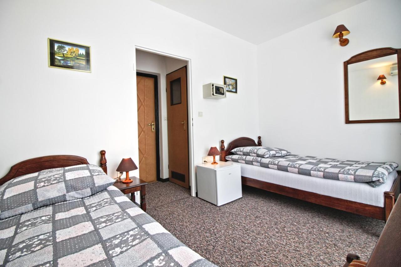 Motel Na Zbojeckiej Skawa Экстерьер фото