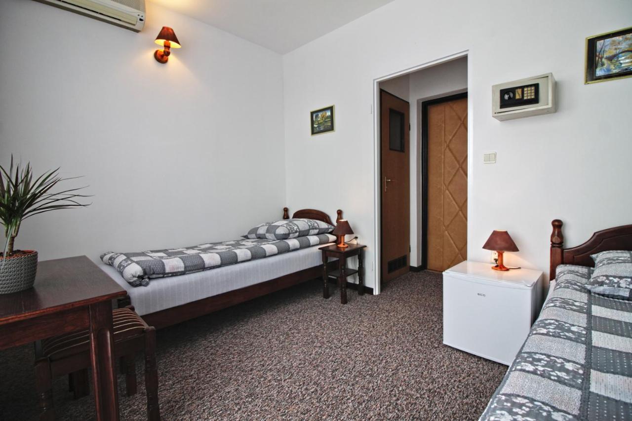 Motel Na Zbojeckiej Skawa Экстерьер фото