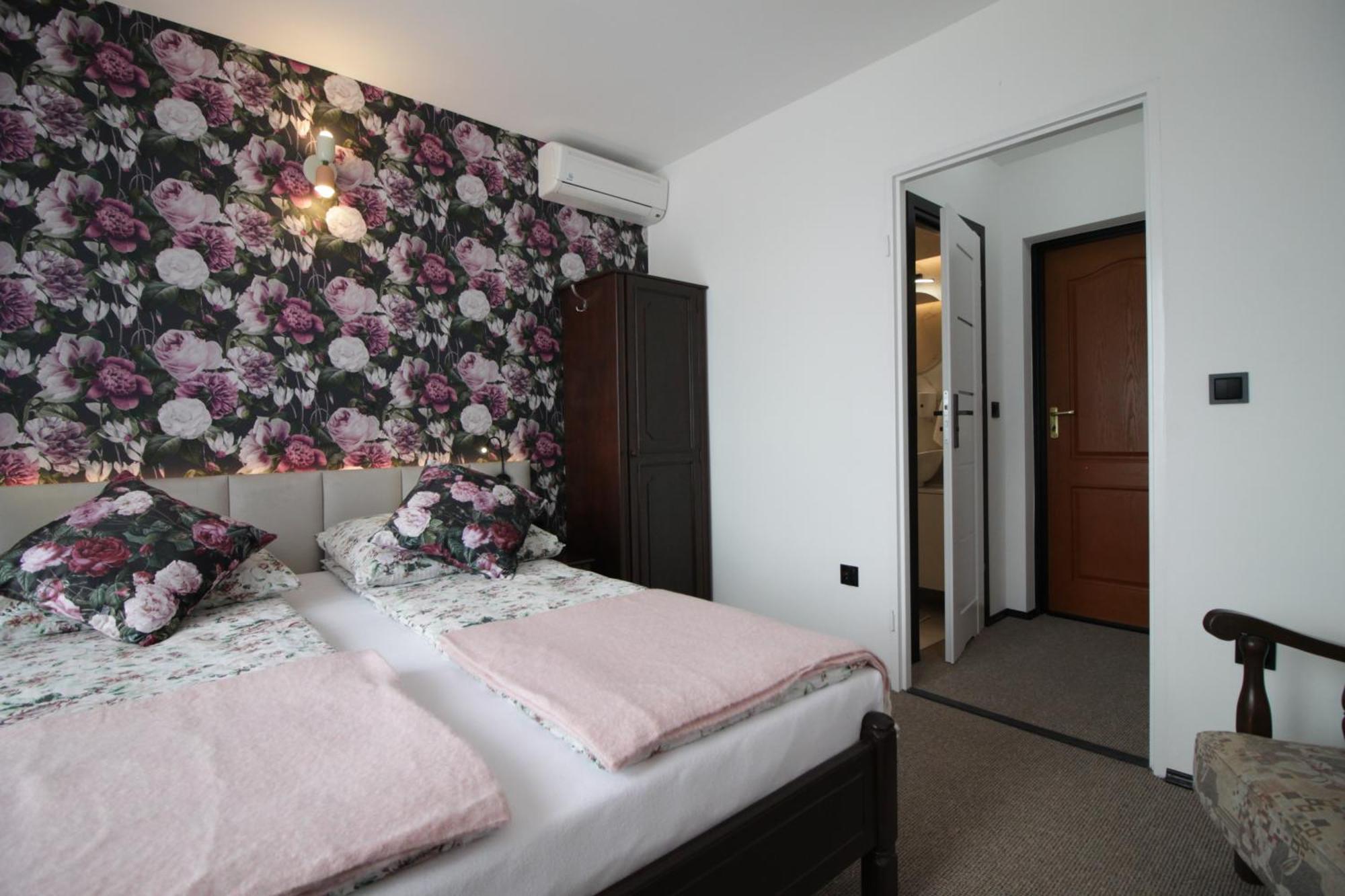 Motel Na Zbojeckiej Skawa Экстерьер фото