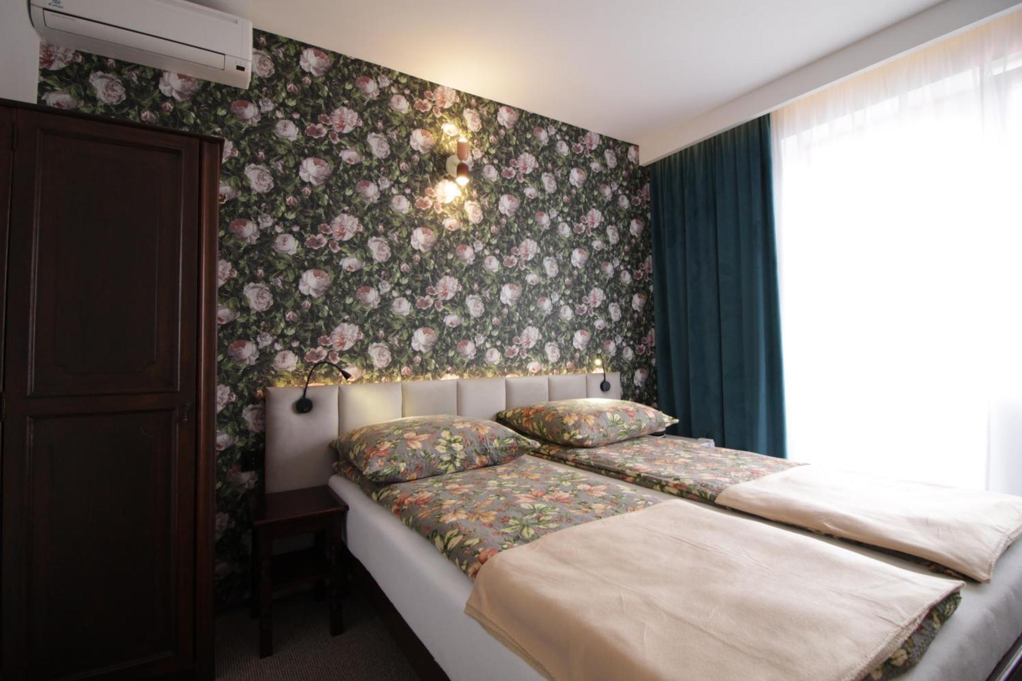 Motel Na Zbojeckiej Skawa Экстерьер фото