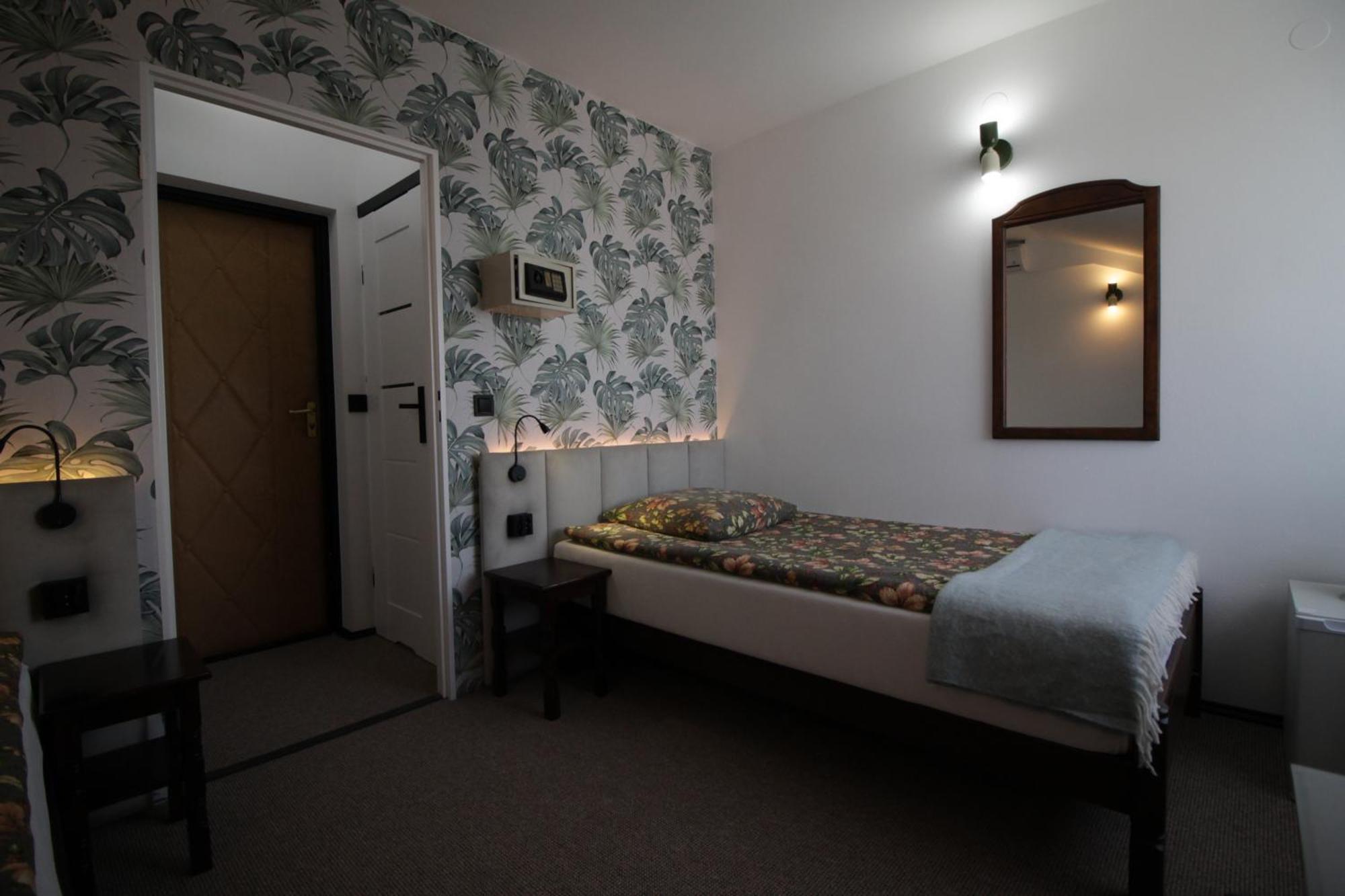 Motel Na Zbojeckiej Skawa Экстерьер фото