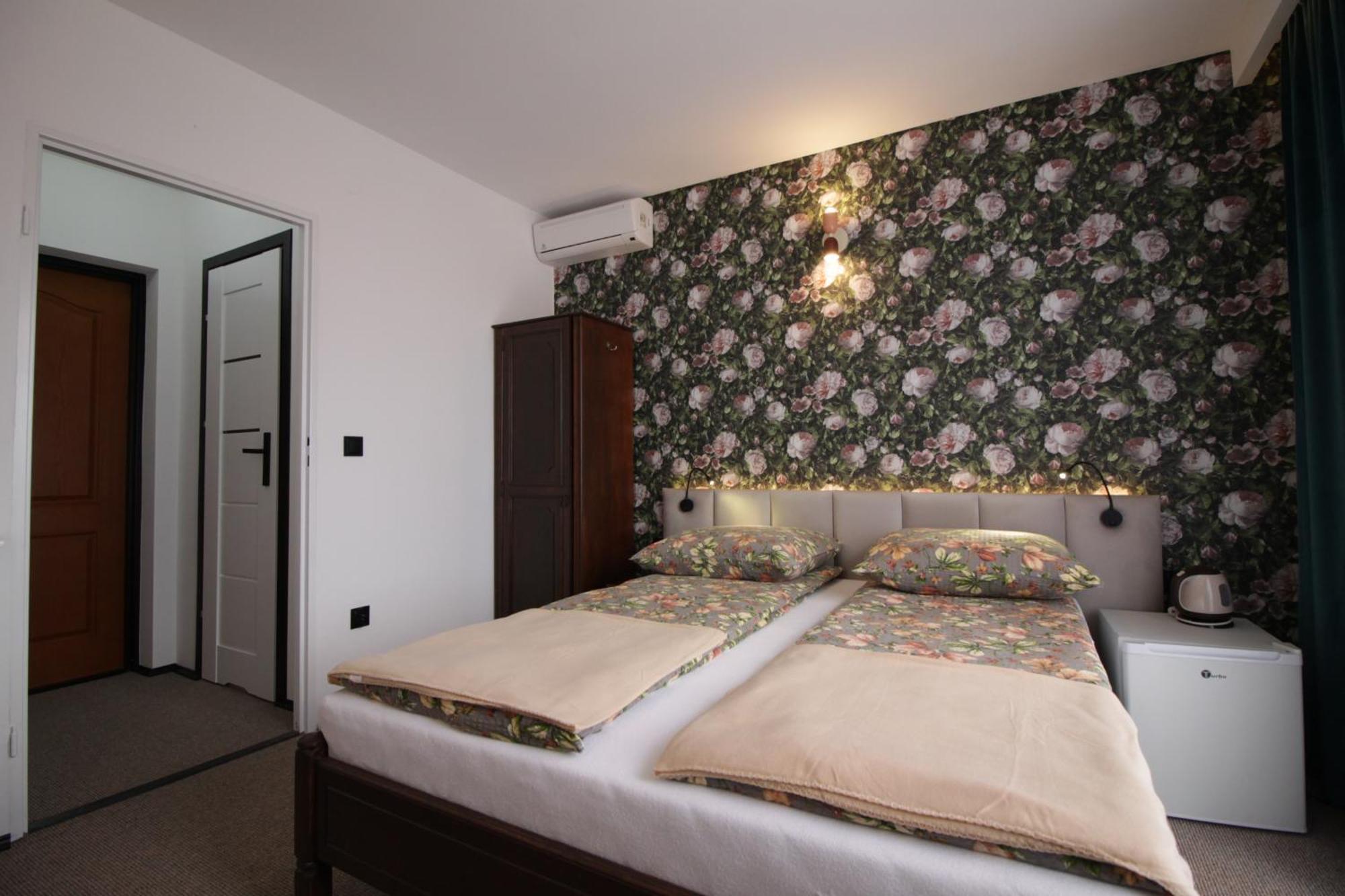 Motel Na Zbojeckiej Skawa Экстерьер фото