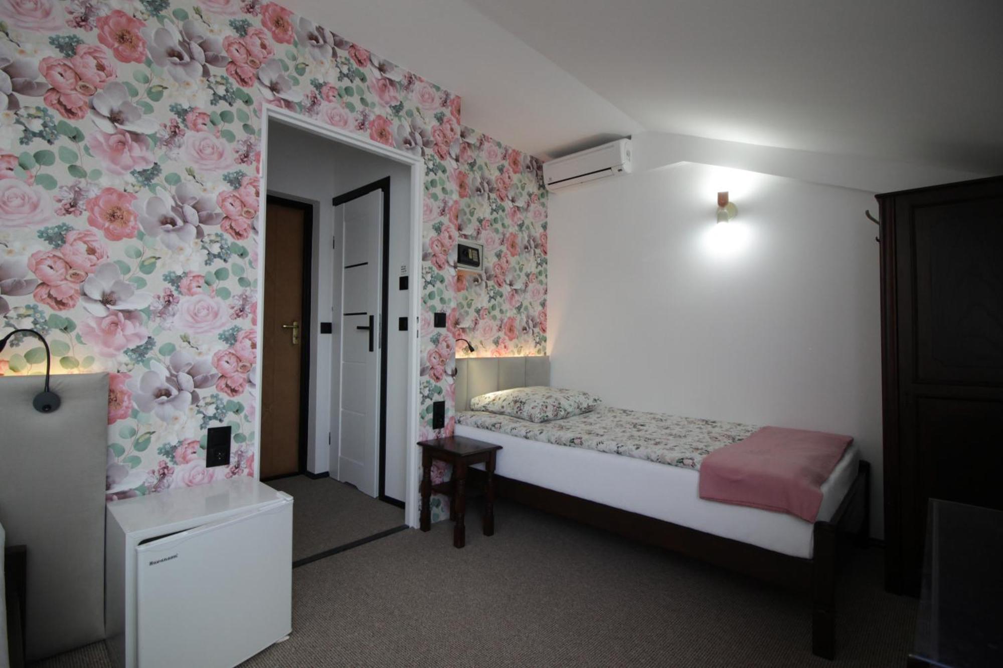 Motel Na Zbojeckiej Skawa Экстерьер фото